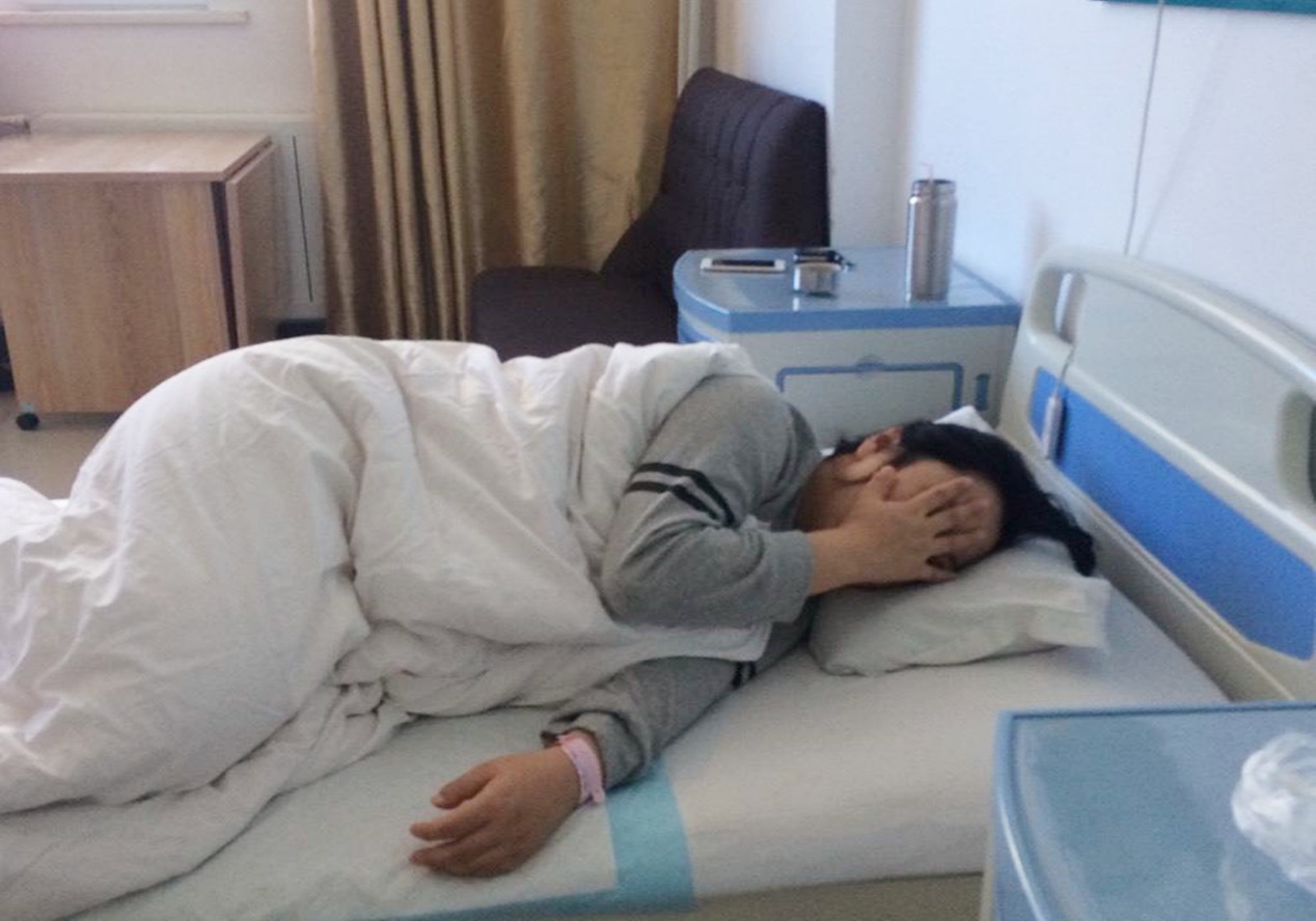 剖腹产和顺产出了产房怎么护理,顺产结束了为何还要侧切