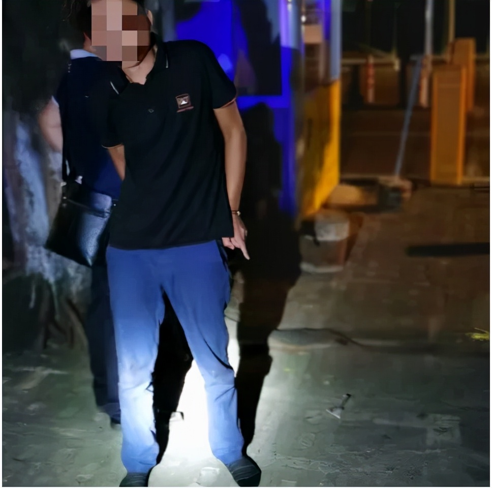 秀峰警察抓捕现场视频,秀峰杀人事件