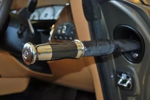 为什么雨伞能成为英国绅士的必备,英国绅士用的伞