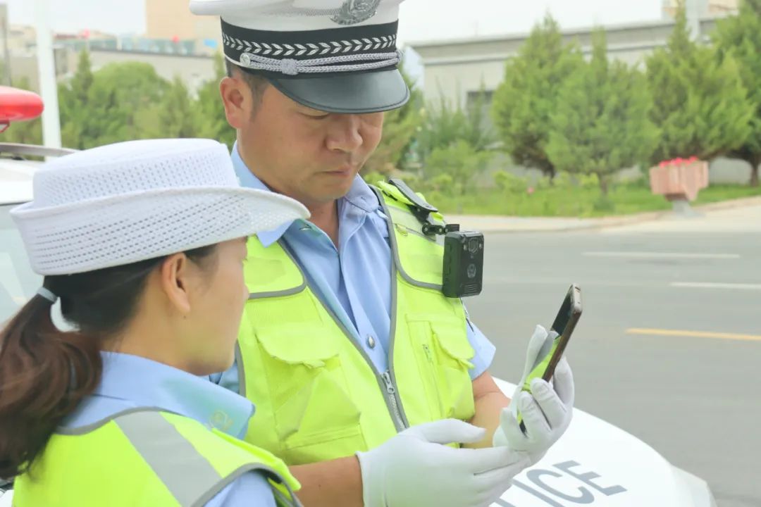交警支队组织观看“庆祝中国*产党共**成立100周年大会”直播实况