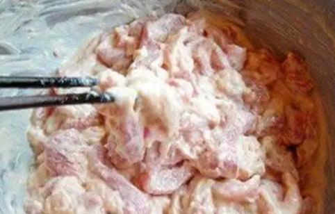 如何正确的炸酥肉,怎样炸酥肉不回软