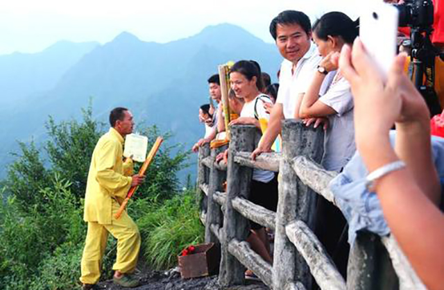 邹在宏,邹在宏烧香全过程