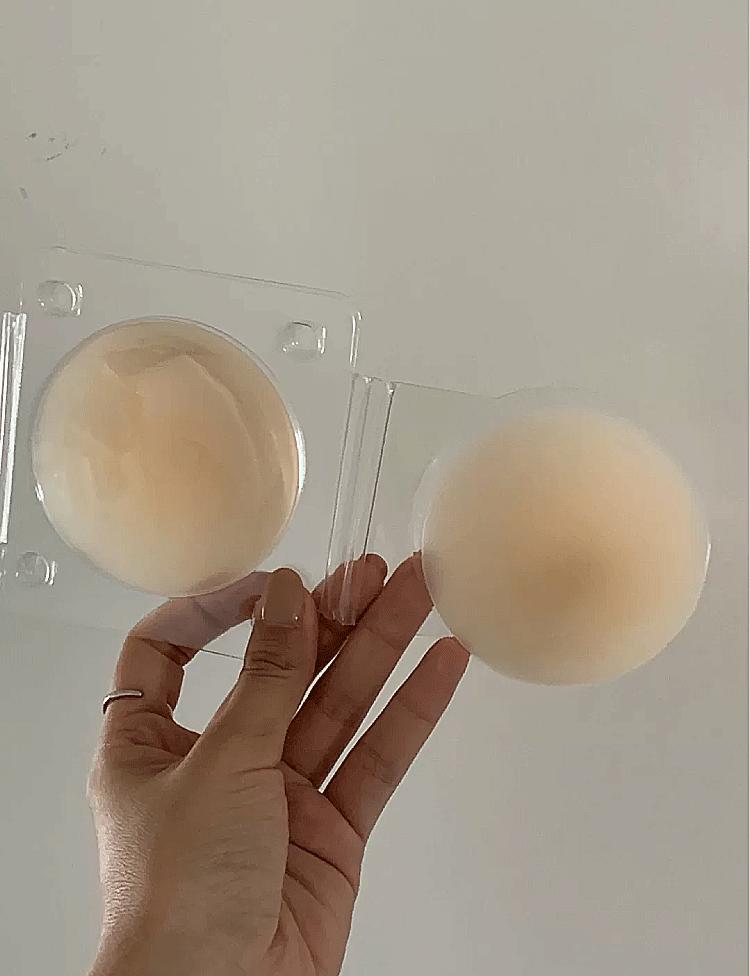 相见恨晚！吊带里面怎么穿，神仙胸贴告诉你