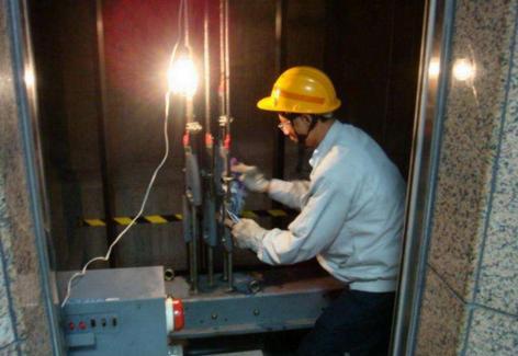 电梯操作人员基本安全试题含答案,特种作业电梯操作考试题及答案