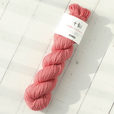 鱼骨针菱形毛衣图案,蓝色毛衣有花边的