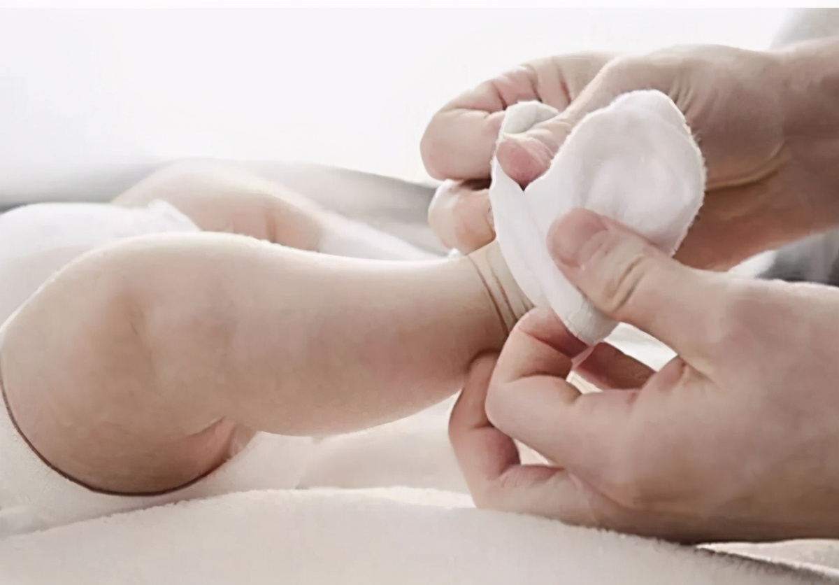 2岁宝宝不爱穿袜子怎么办,地板凉宝宝不爱穿鞋穿袜子怎么办