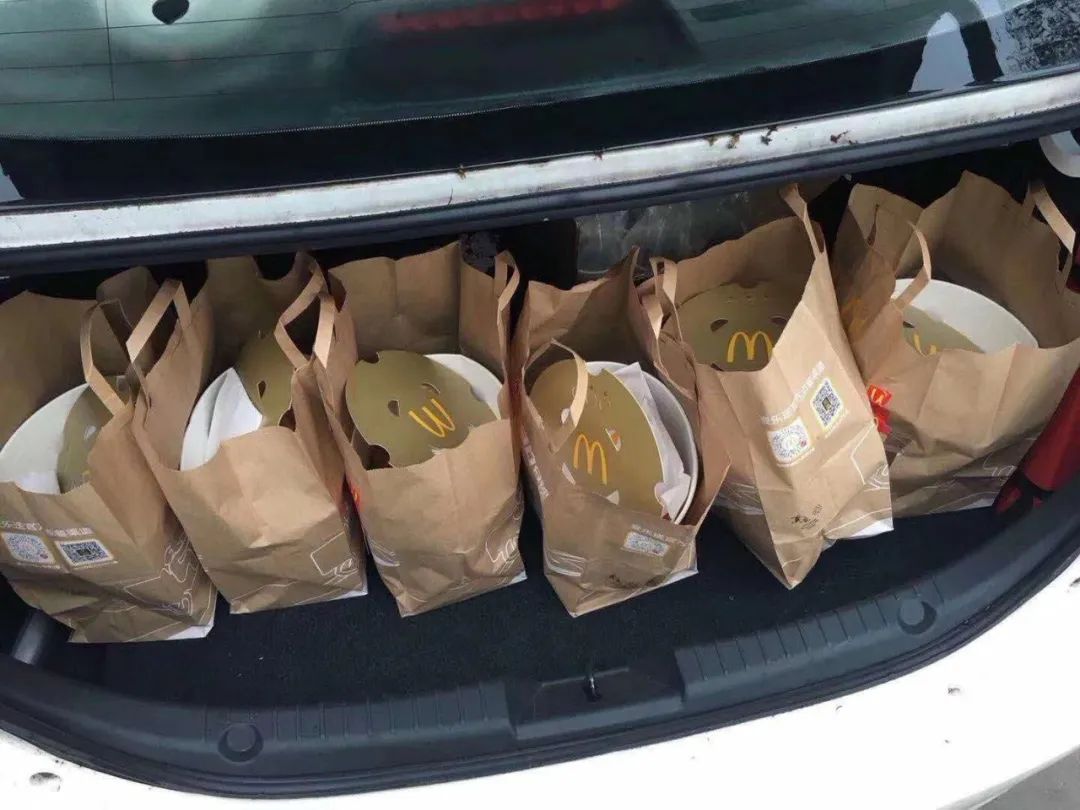 奥莱年终大促nikeadidas全场1折起,奥莱和adidas