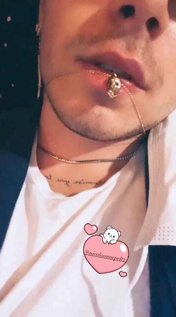 小贝长子婚后秀恩爱与妮可拉接吻,小贝大儿子布鲁克林前女友