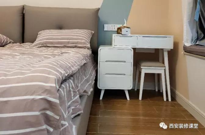 卧室放不下床头柜怎么办,卧室放不下床头柜6种形式搞定