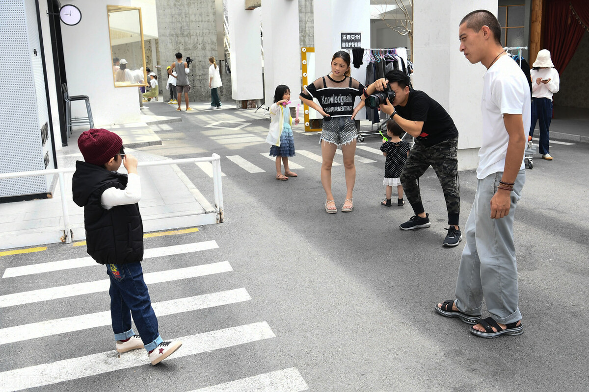 6岁儿子日入10000,我却后悔没有送他上幼儿园，有种教育无法舍弃