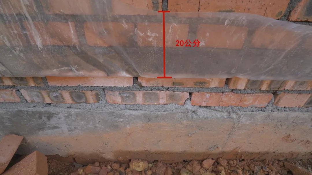 回潮天气怎么预防地板湿,墙角受潮发霉长蘑菇怎么处理