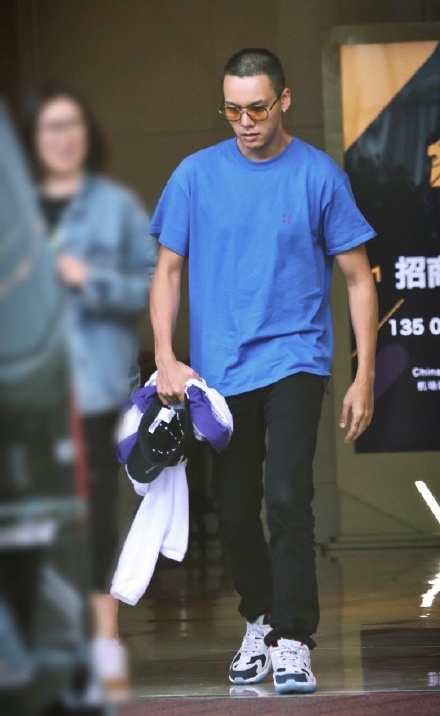 陈伟霆短发穿衣搭配,陈伟霆潮流装扮轻松打造型男风格