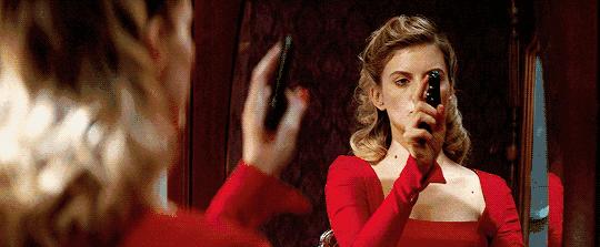 美好的肉体加上荒诞的故事，这剧简直太讽刺了