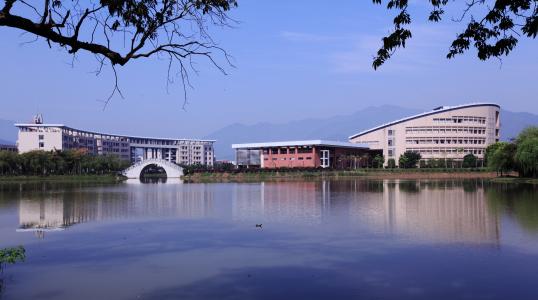 这个小县集中了福建省百分之六十的一本大学，还有中外合办高校