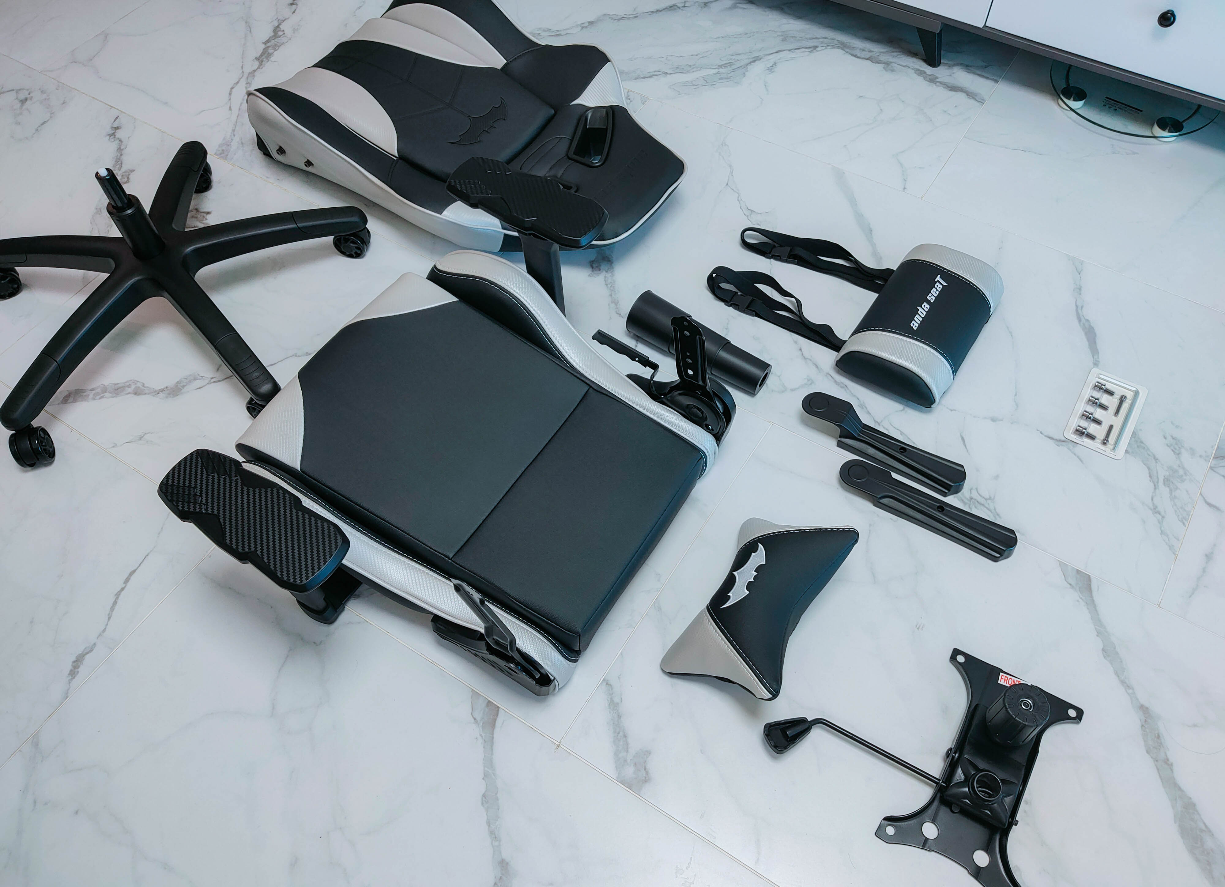 与高达、蝙蝠侠组队，ikbc机械键盘+安德斯特电竞椅套装评测