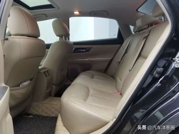 9万的十代雅阁,皇冠雅阁对比