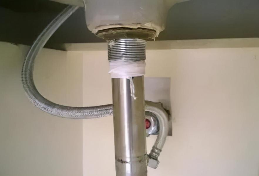 pvc自来水管漏水各种修补方法,卫生间墙壁水管漏水维修多少钱呀