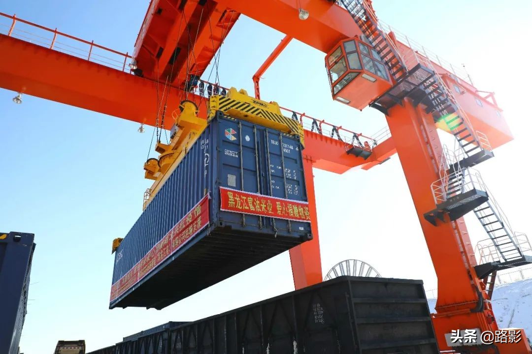 抗击疫情守护平安摄影征稿,战疫情保春运铁路警察在行动