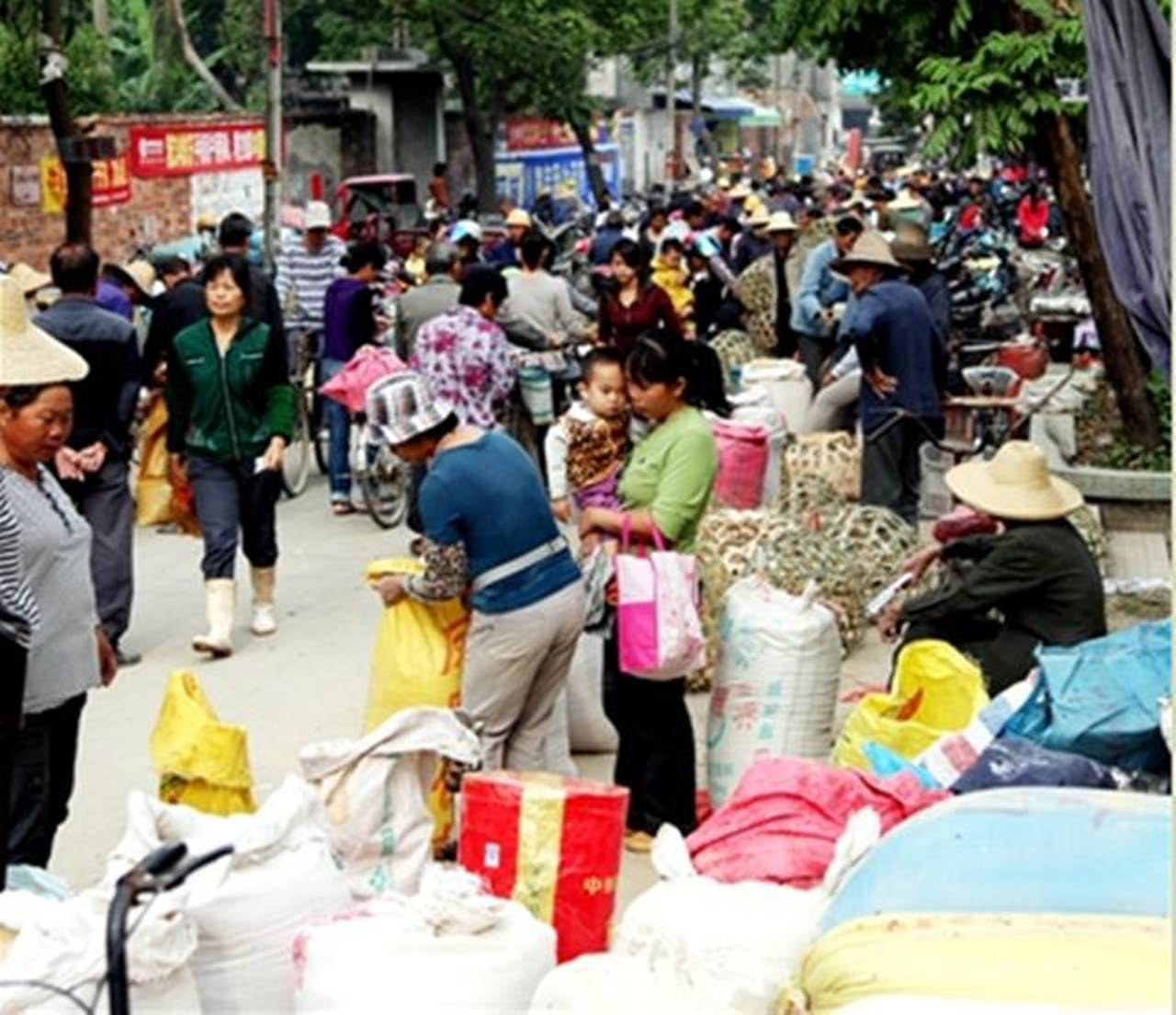 从开小店到开大店的心路历程,从经营杂货店到百亿富豪