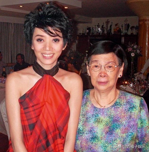 梅艳芳母亲住院视频,梅艳芳临终在医院接受采访