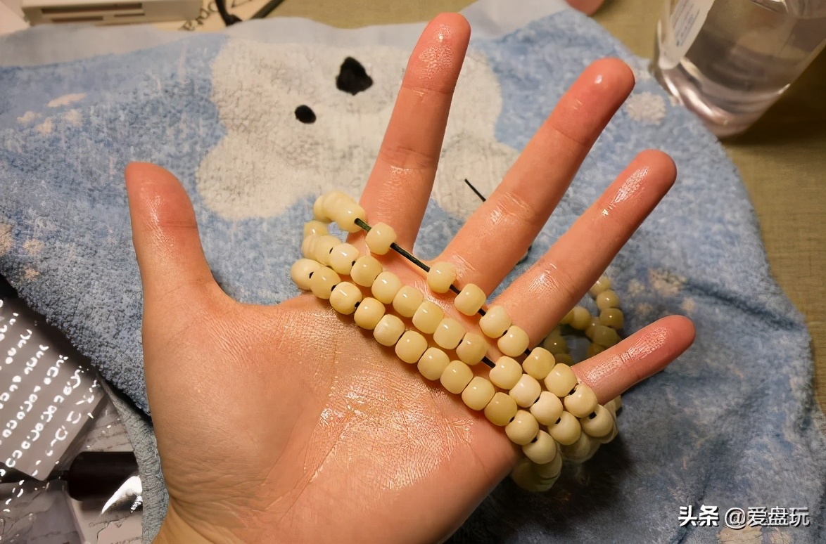 驼骨手串开裂图片,驼骨珠子开裂是怎么回事