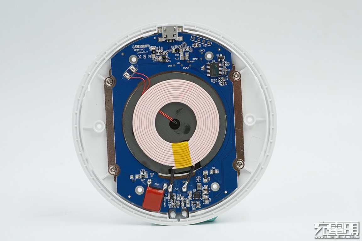 绿联无线充电宝拆解,绿联30瓦充电器拆解