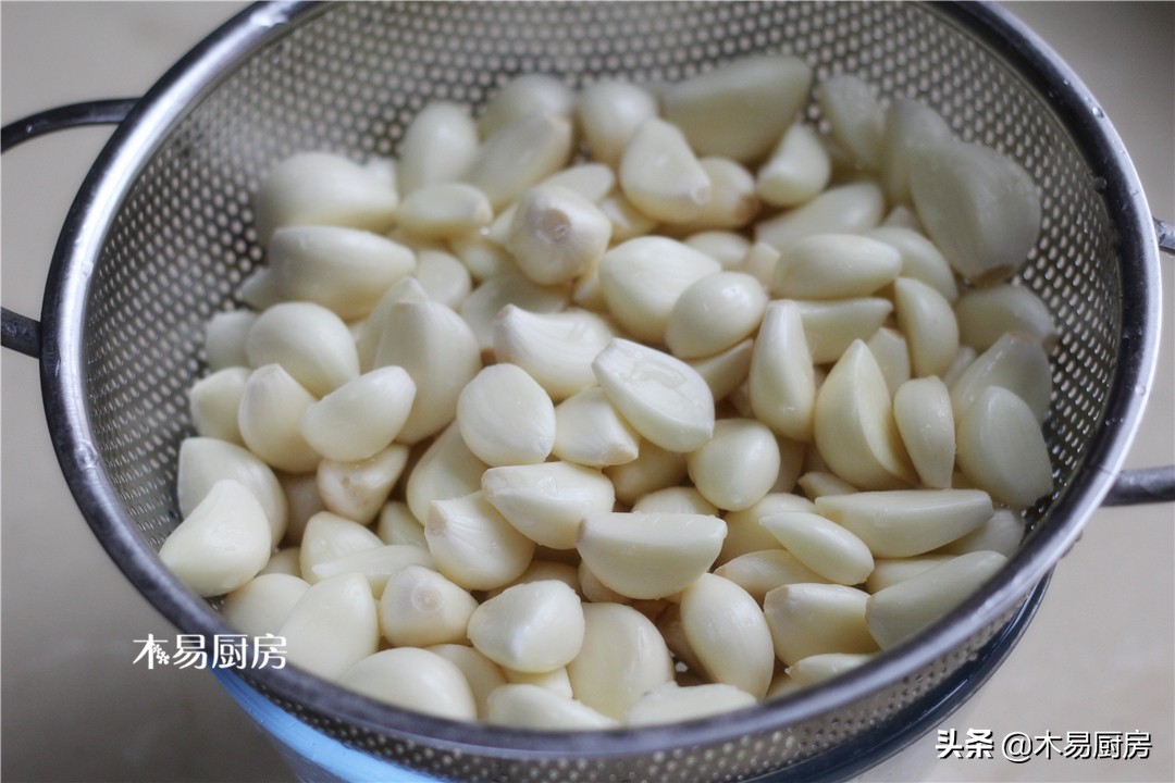 腌咸大蒜一斤大蒜要放多少盐,四川干腌咸大蒜的腌制方法视频