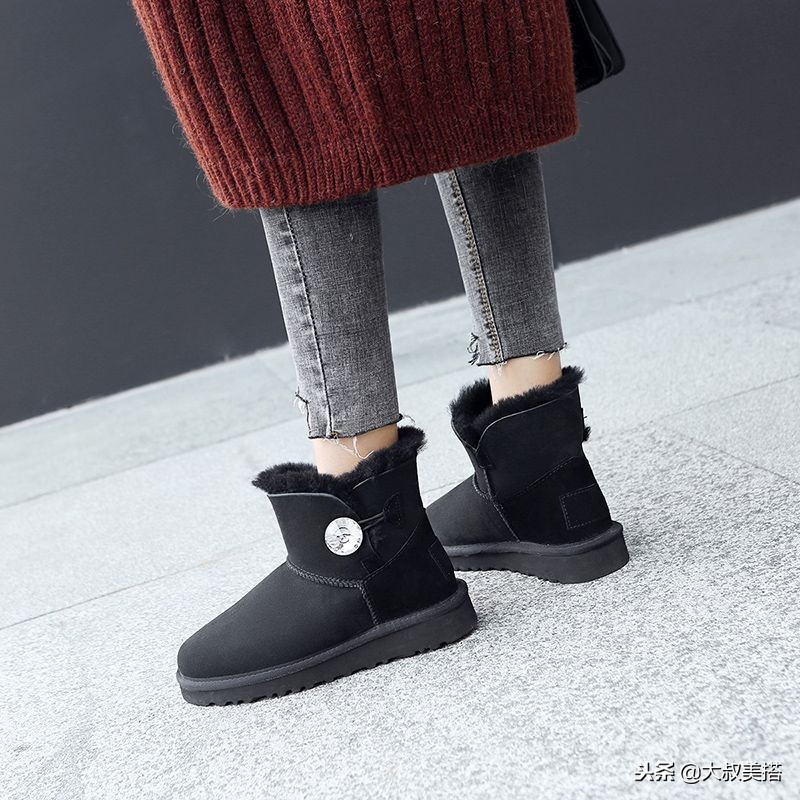 冬季女生穿雪地靴,冬天穿雪地靴好看吗