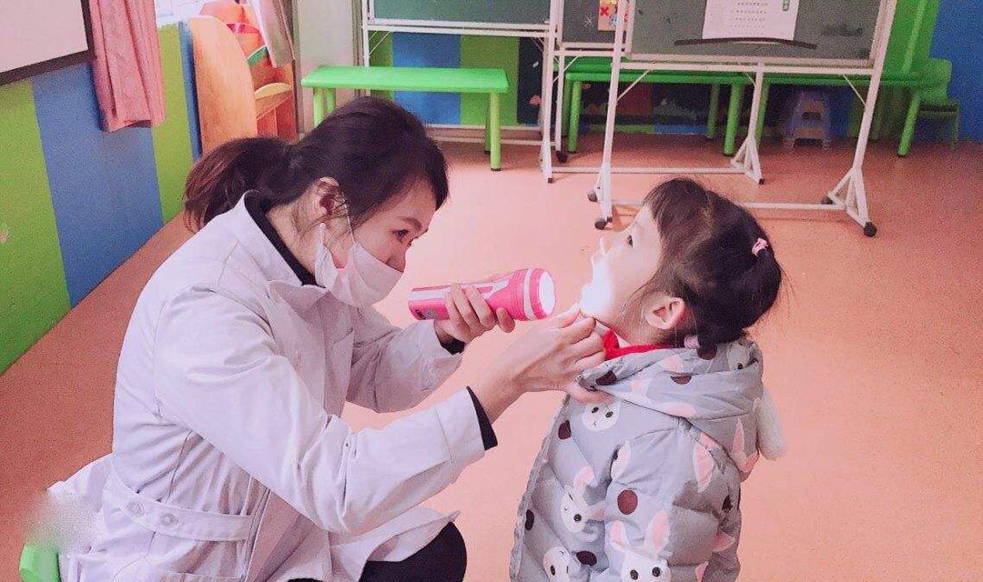 宝宝长了牙齿怎么治疗,小孩牙齿长出双牙要怎么矫正