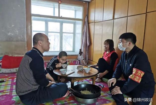 全民战疫黑龙江网格员做疫情防控“多面手”