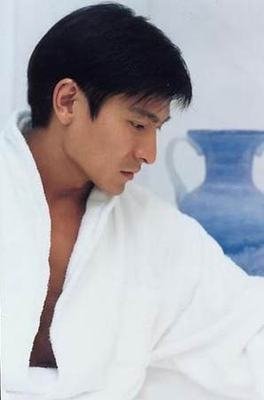 为什么刘德华能火,刘德华是帅了一辈子的人