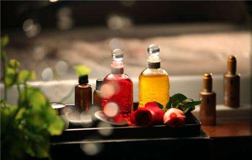 面部精油和精华液使用顺序,面部精油的正确使用方式