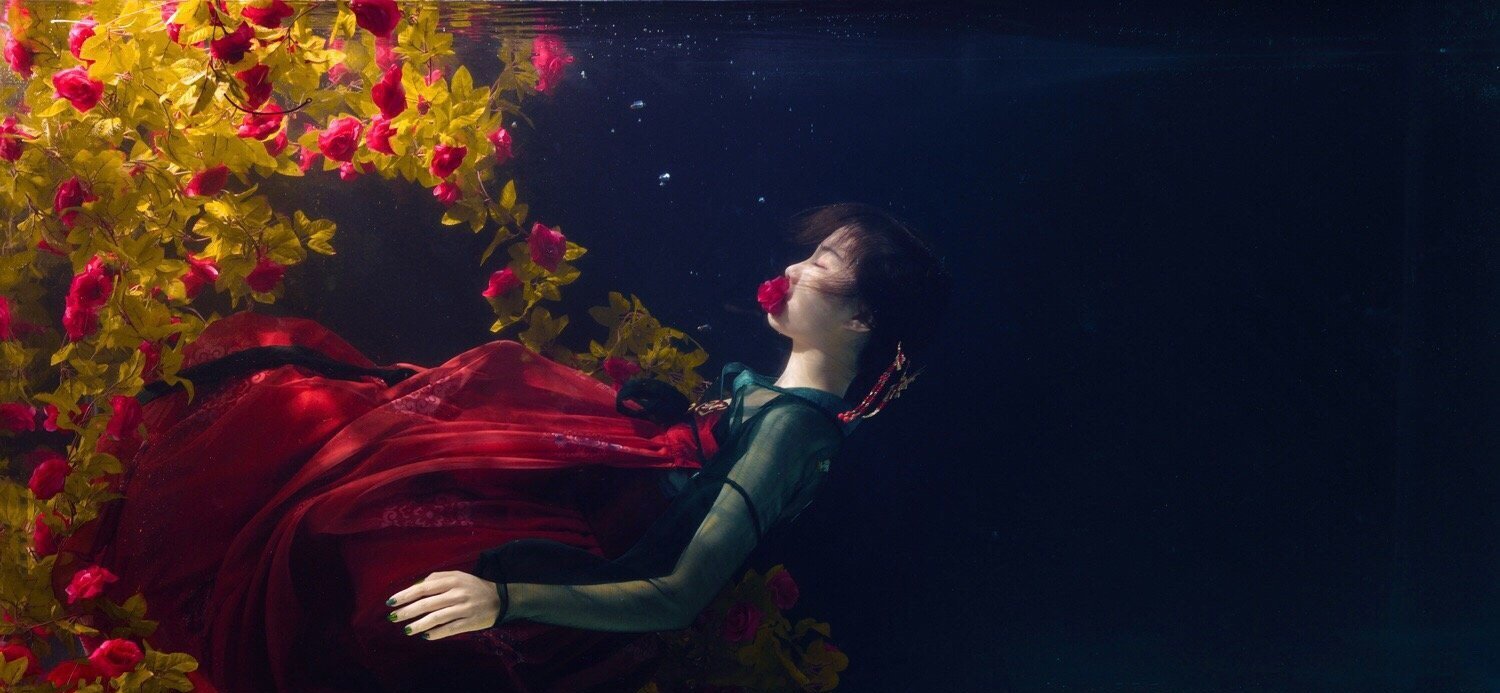 水下绝美汉服视频,汉服水下摄影真的太好看了