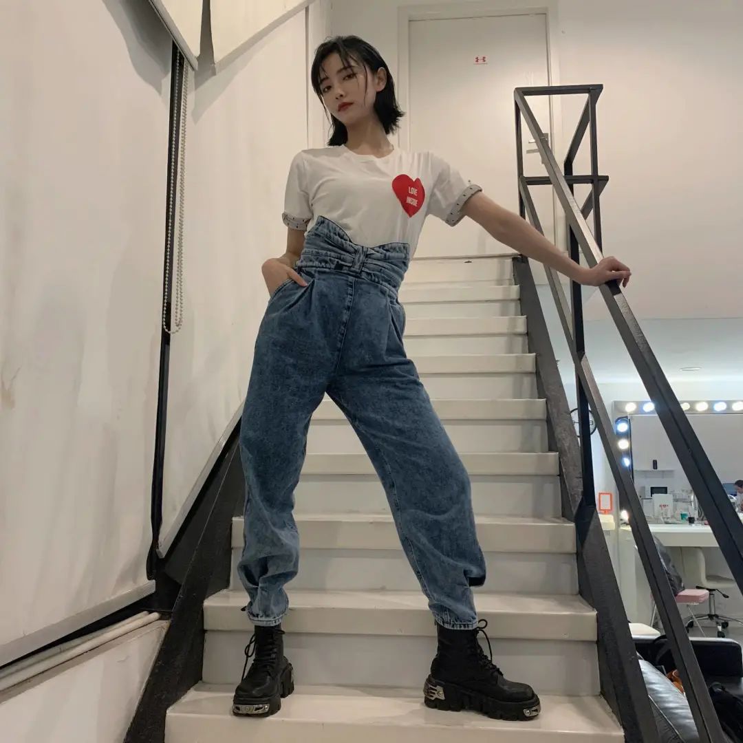 jennie甜酷风穿搭,jennie新造型lisa同款穿搭