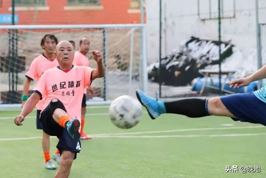 2021年大连市西岗区长杯足球赛,我踢足球我快乐