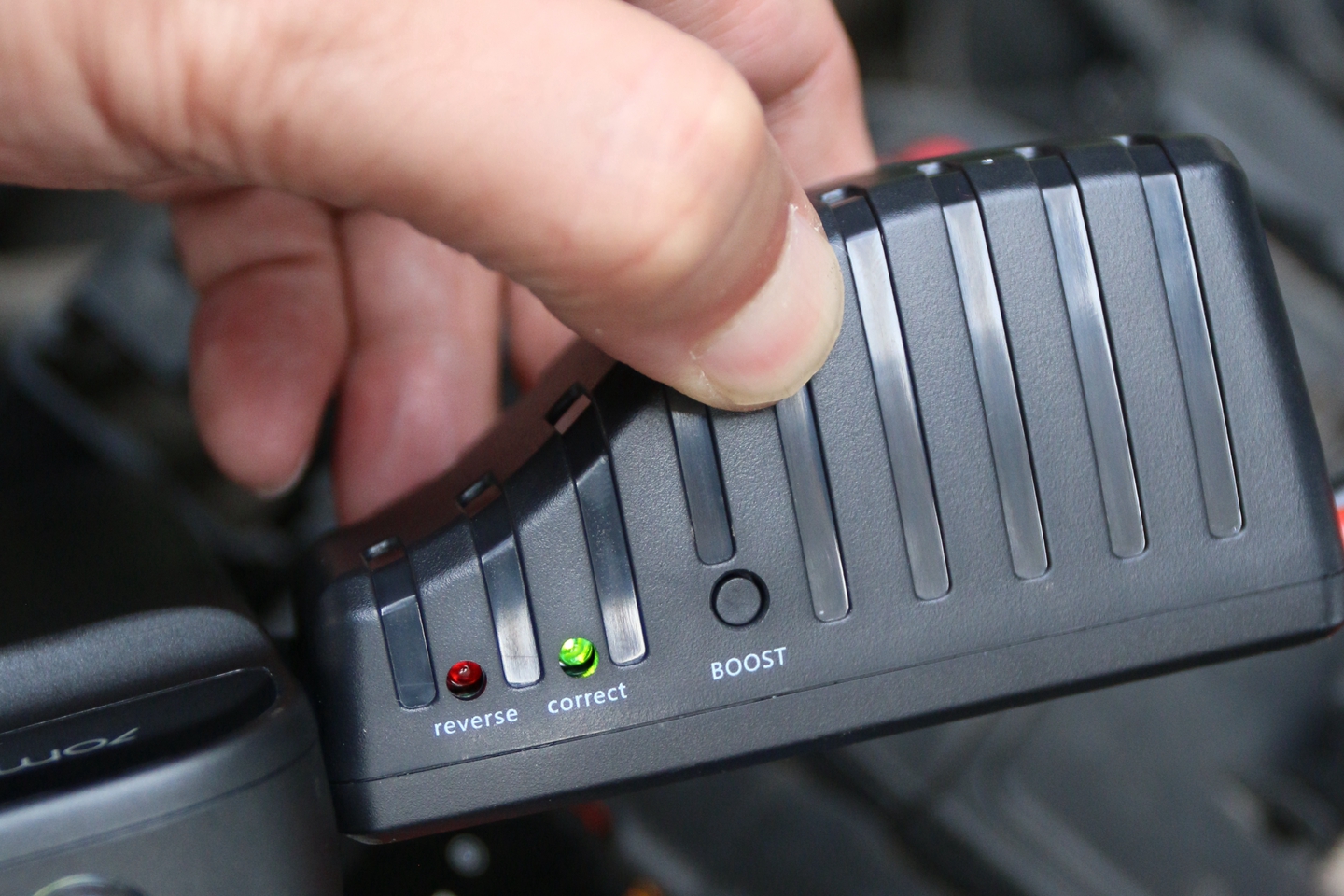 70迈汽车应急启动电源怎么使用,70迈汽车应急启动电源使用方法