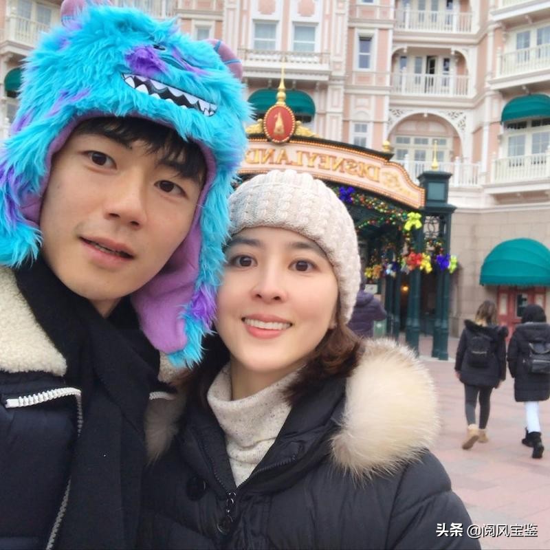 痴情姐弟恋,女星名字写在鞋子上,足球运动员不遮掩相差8岁的爱