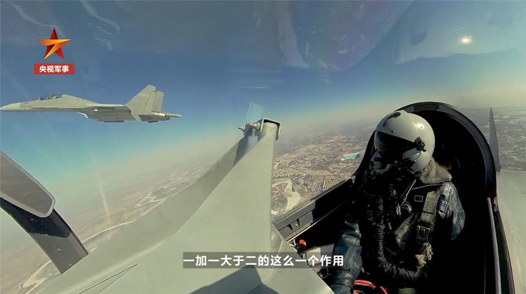 飞行教官眼中的歼-16：攻防兼备没短板，超过苏-30一个时代