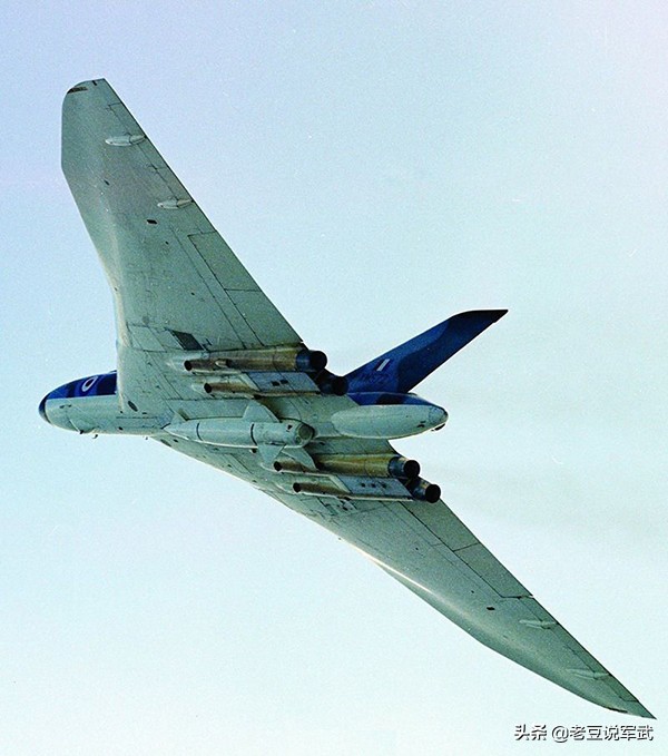 英国轰炸机v型,英国3v轰炸机