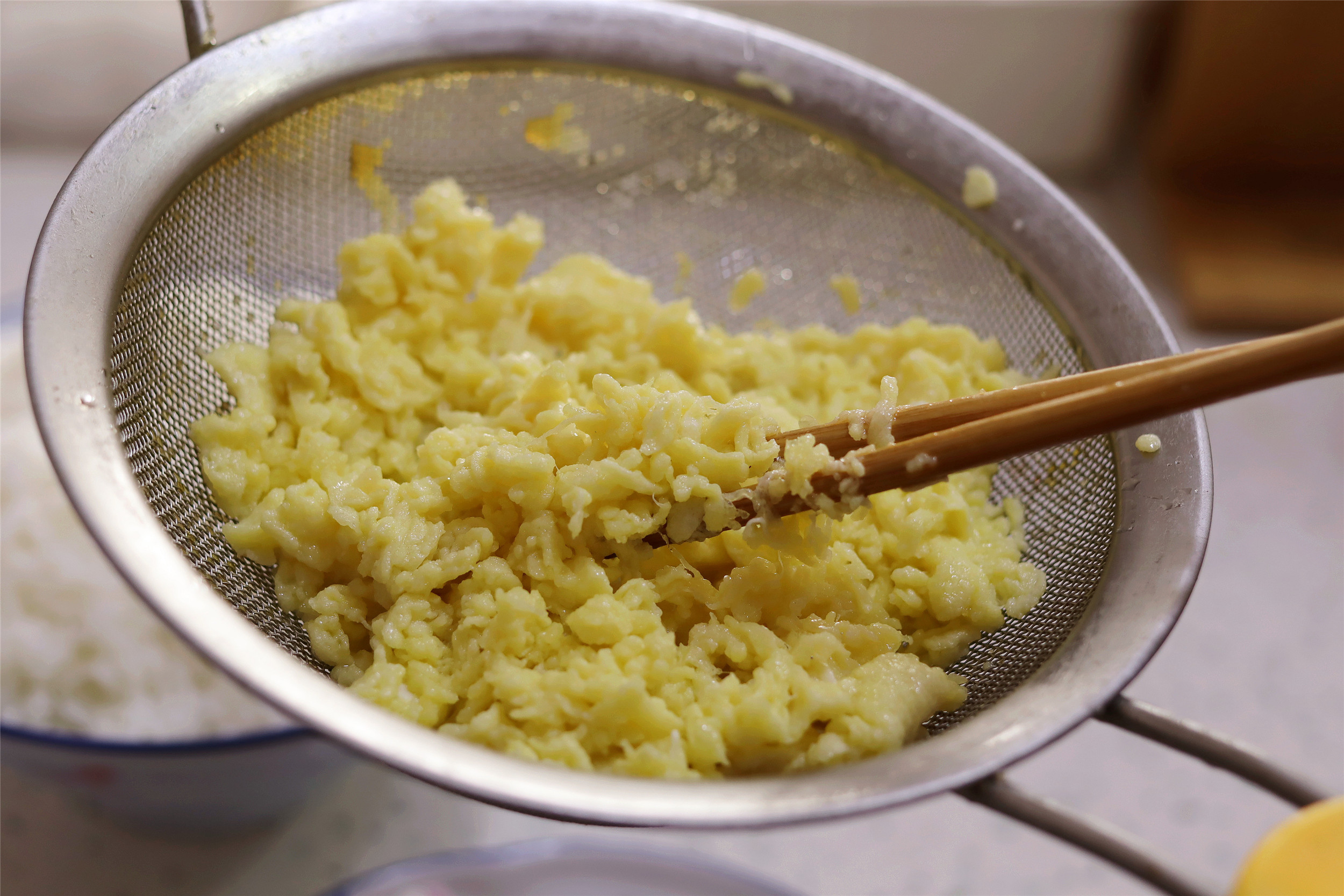 蛋炒饭怎么把老蛋炒焦脆,蛋炒饭每粒饭裹上3到4个蛋花