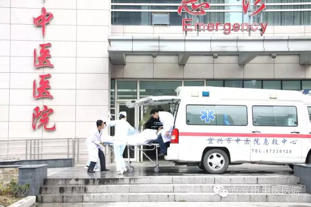 2cm粗的钢筋戳入会阴,男子危在旦夕!医生:利器刺入身体,不能盲目拔出