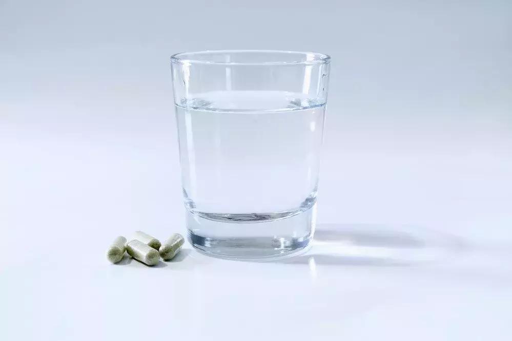 银水瓶喝水有什么危害,用这样的杯子喝水只会毁健康