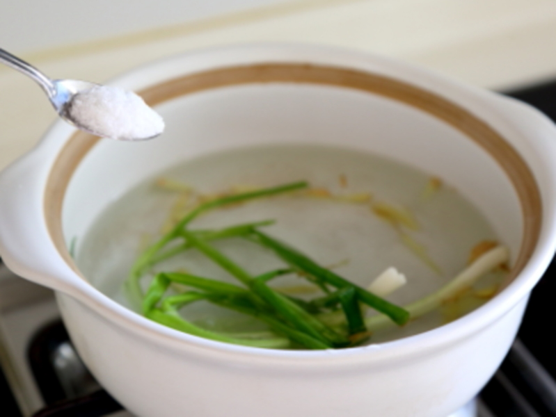 水煮虾是冷水下锅还是开水下锅呢,水煮虾是冷水下还是热水下锅