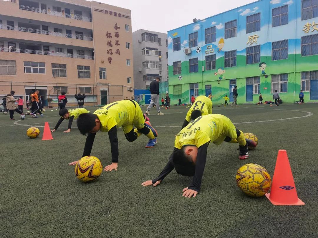 校园足球联赛郑上路,郑州郑上路小学足球队2013