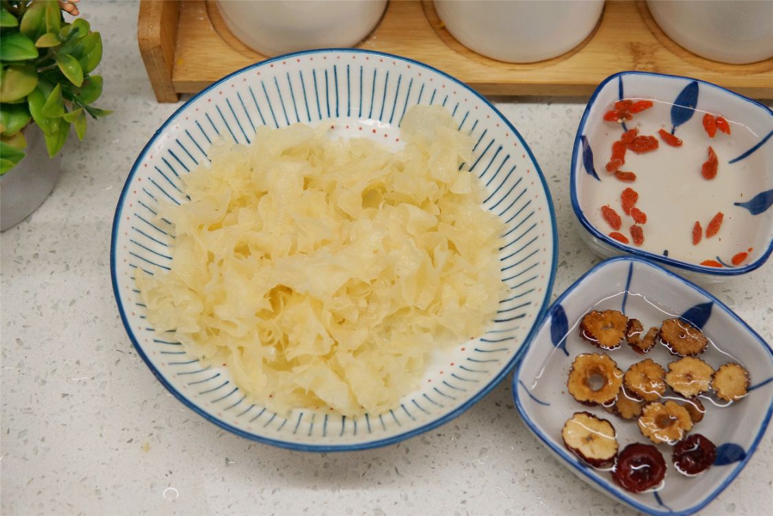 银耳羹怎么煮才能出胶,煮银耳出胶快的方法