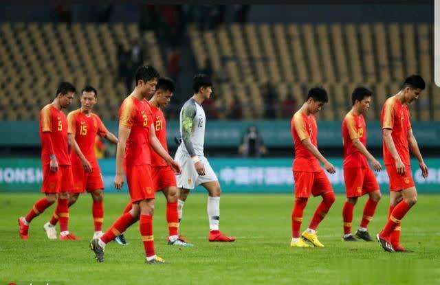 中国1-0乌兹别克赛后,中国队2:1乌兹别克