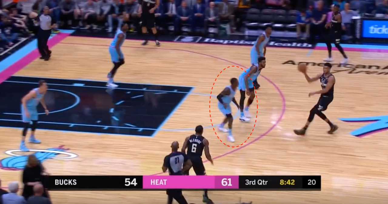 字母哥毁了杜兰特证明的机会,字母哥快攻上篮被吹犯规