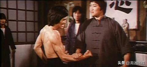 这才是李小龙最经典的电影,周星驰电影致敬李小龙