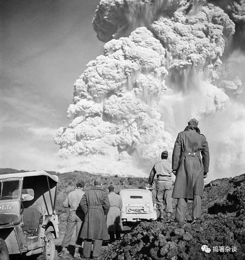 浮光掠影2020-04-26——太空黑猩猩、维苏威火山、英王登基