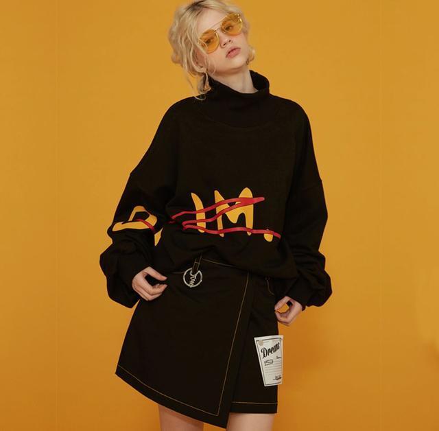 宽松欧美运动风卫衣怎么穿,卫衣欧美宽松慵懒风高级感